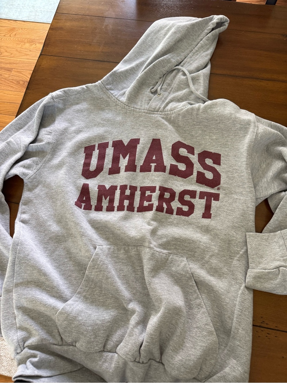 UMASS Amherst sweatshirt